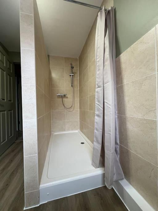 Ferienwohnung The Rose- Grd Floor, 2-5 Beds, Smarttv, Uni, Tram, M250 Fibre Nottingham Exterior foto