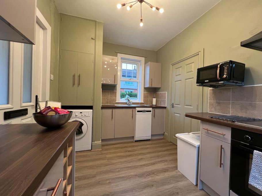 Ferienwohnung The Rose- Grd Floor, 2-5 Beds, Smarttv, Uni, Tram, M250 Fibre Nottingham Exterior foto