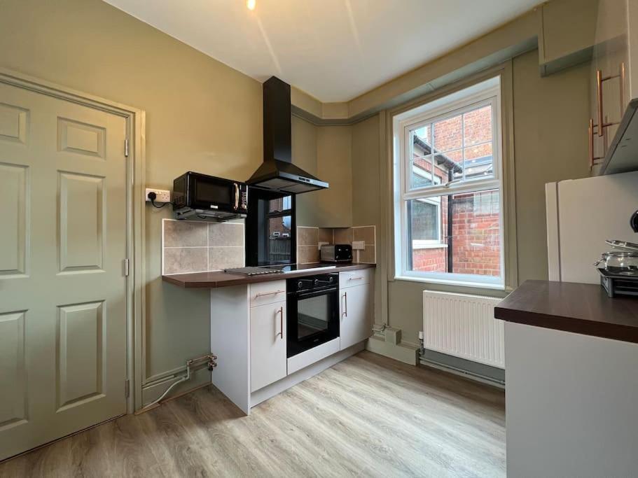 Ferienwohnung The Rose- Grd Floor, 2-5 Beds, Smarttv, Uni, Tram, M250 Fibre Nottingham Exterior foto
