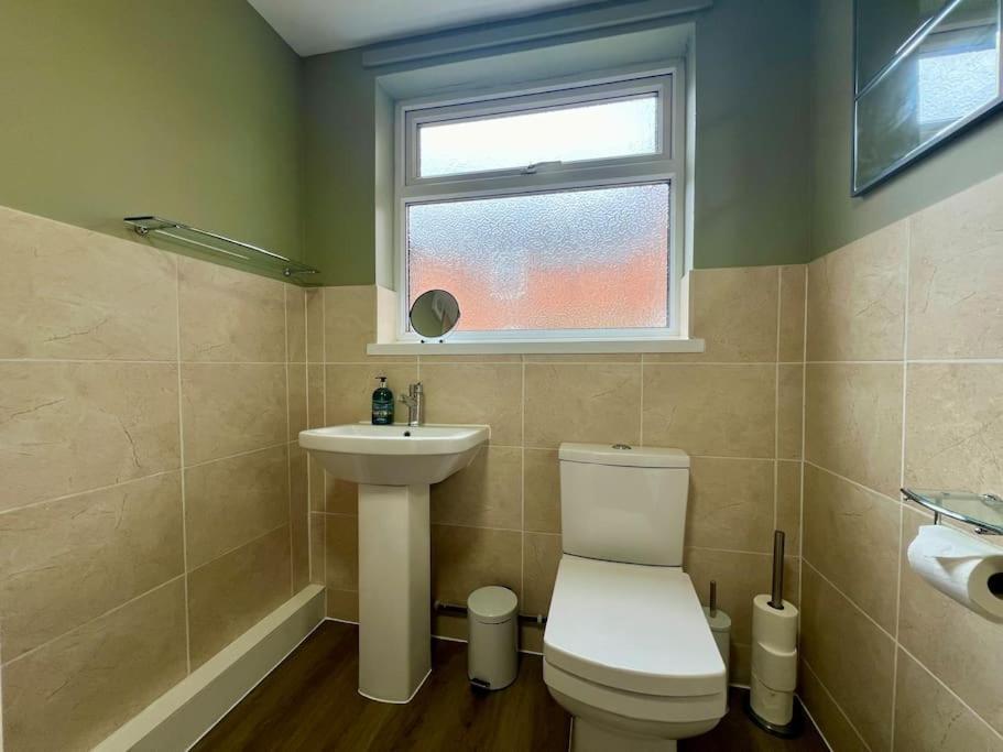 Ferienwohnung The Rose- Grd Floor, 2-5 Beds, Smarttv, Uni, Tram, M250 Fibre Nottingham Exterior foto