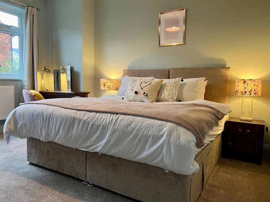 Ferienwohnung The Rose- Grd Floor, 2-5 Beds, Smarttv, Uni, Tram, M250 Fibre Nottingham Exterior foto